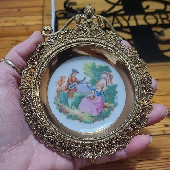 Vintage Gold Framed Decorative Plates - Picture 4 of 6